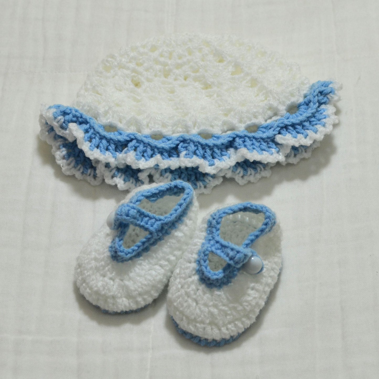 Crochet Baby Hat and Socks Set 0 to 3 Month