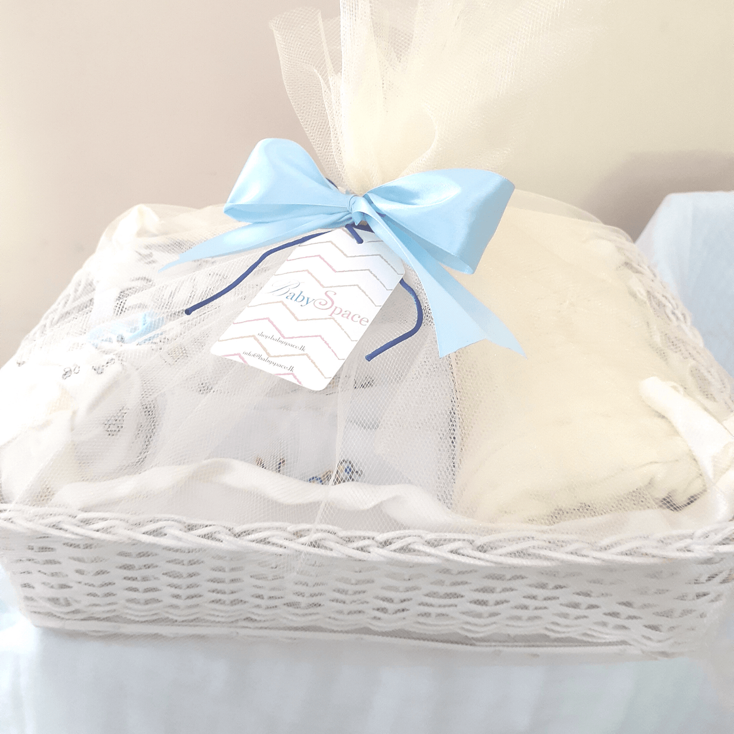 Gift wrapping - Box or Basket With Ribbon