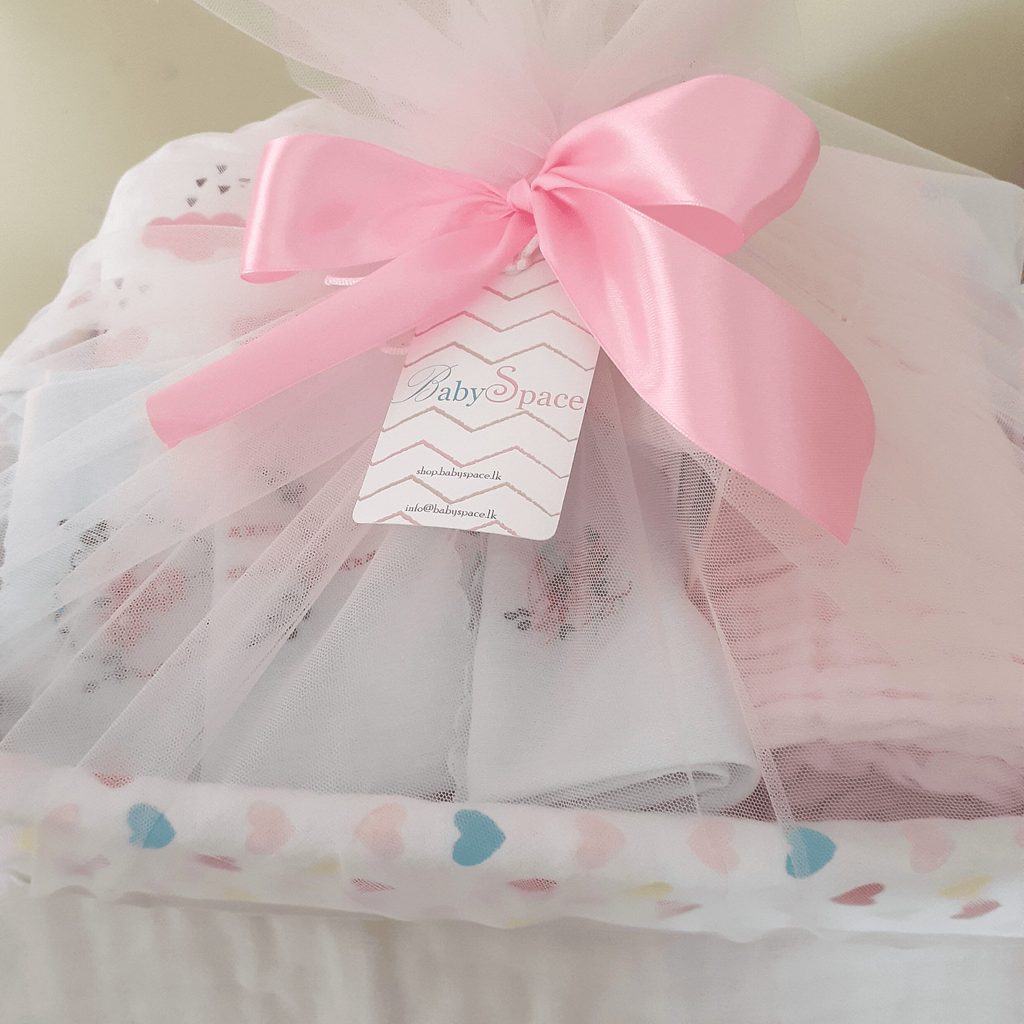 Gift wrapping - Box or Basket With Ribbon