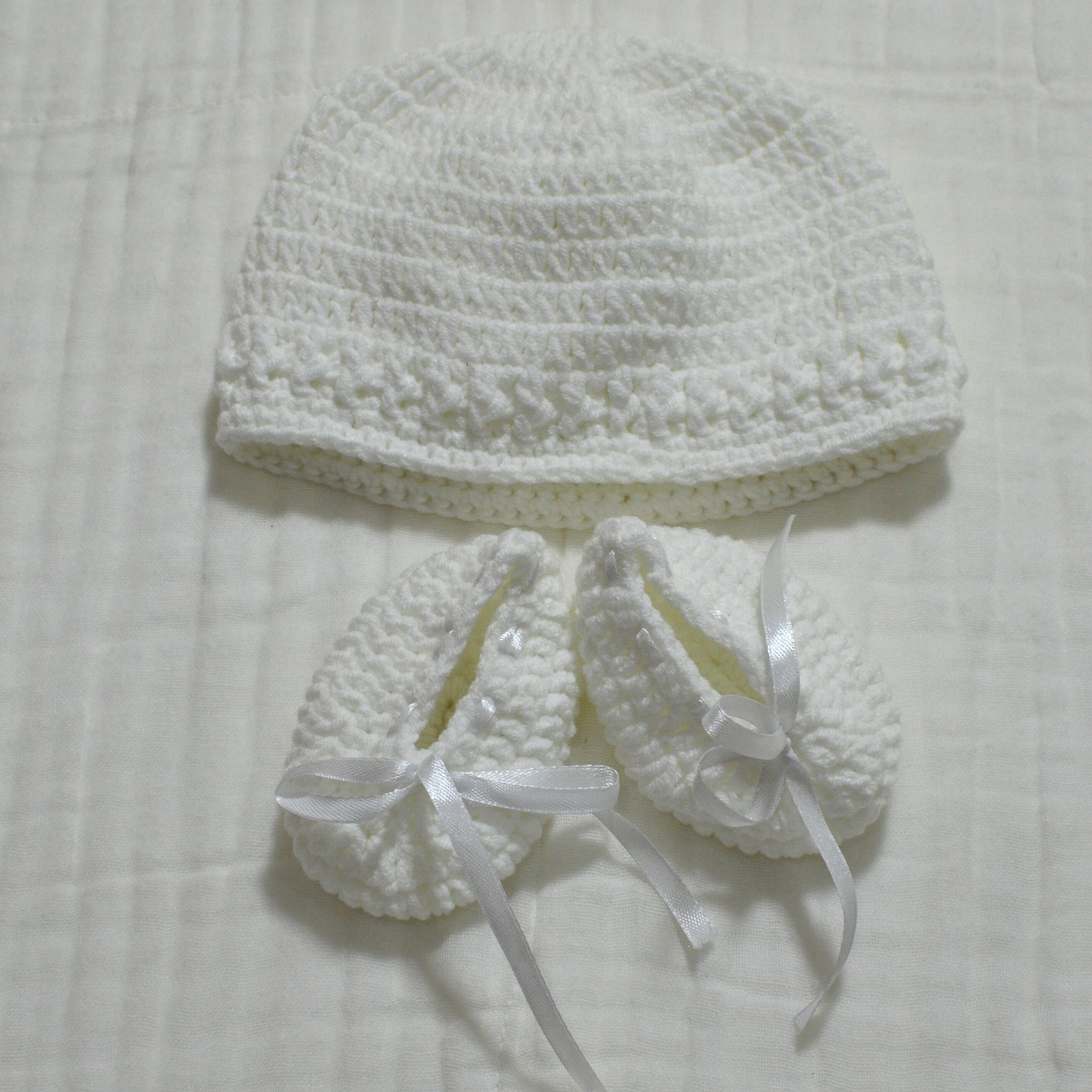 Crochet / Knitted Baby Hat and Socks Set 0 to 3 month