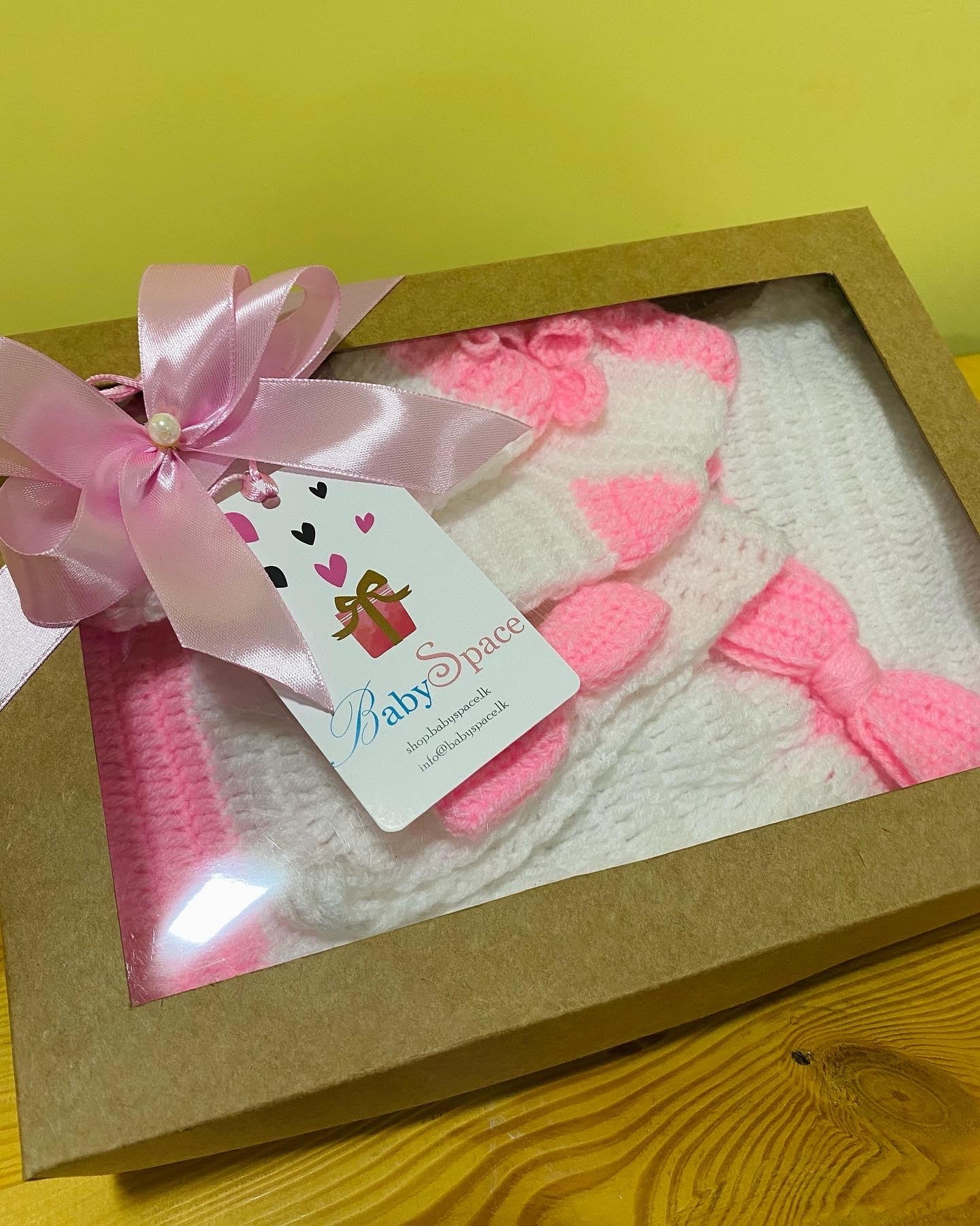 Gift wrapping - Box or Basket With Ribbon